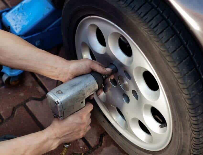 Rear tire out of balance symptoms (Spot the signs) Driving and Style