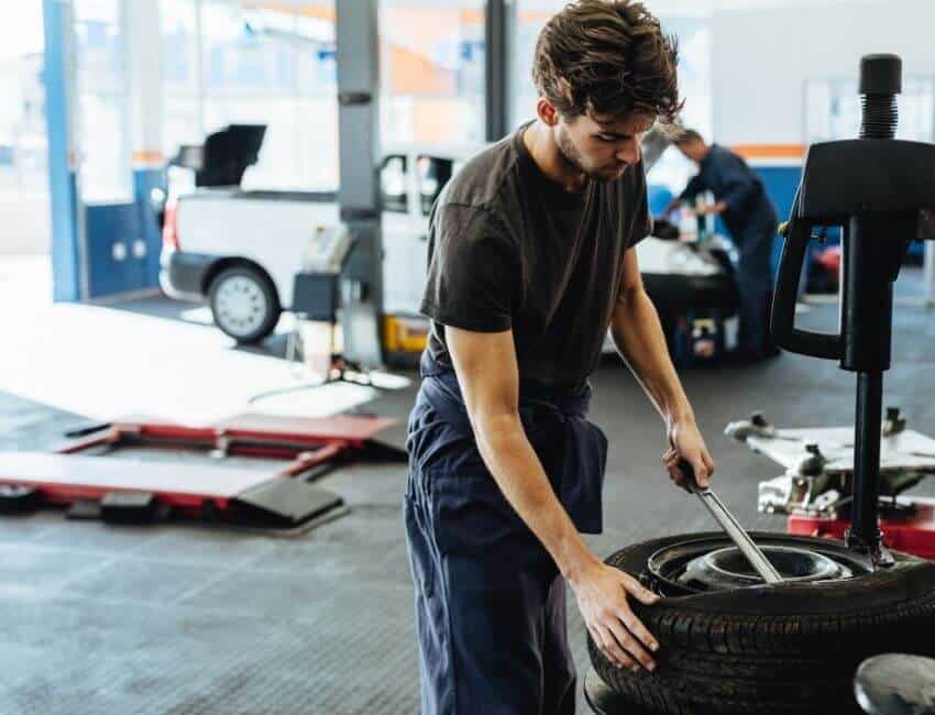 Rear tire out of balance symptoms (Spot the signs) Driving and Style