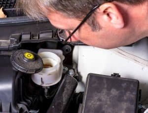5 Signs that Signifies A Brake Fluid Change