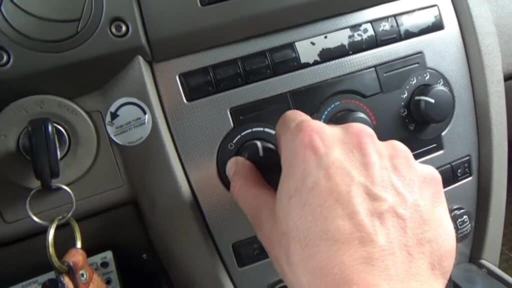 How to diagnose clicking sound in the dashboard